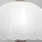 Lampe de table élégante en verre blanc et métal en forme de parapluie