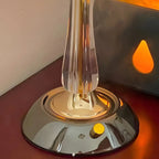 Lampe de table élégante en verre blanc et métal en forme de parapluie
