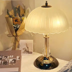 Lampe de table élégante en verre blanc et métal en forme de parapluie