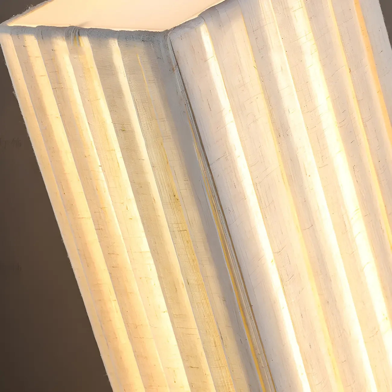 Lampadaire moderne en bois avec colonne et LED 3 couleurs pour salon