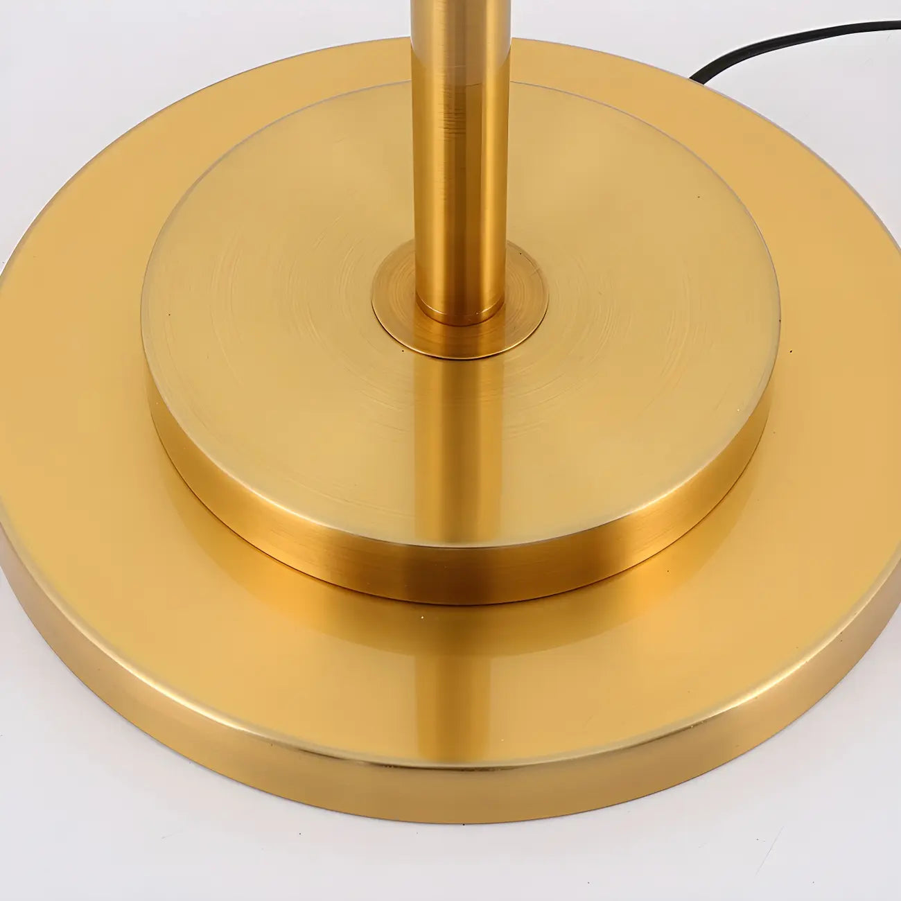 Lampadaire contemporain doré pour salon