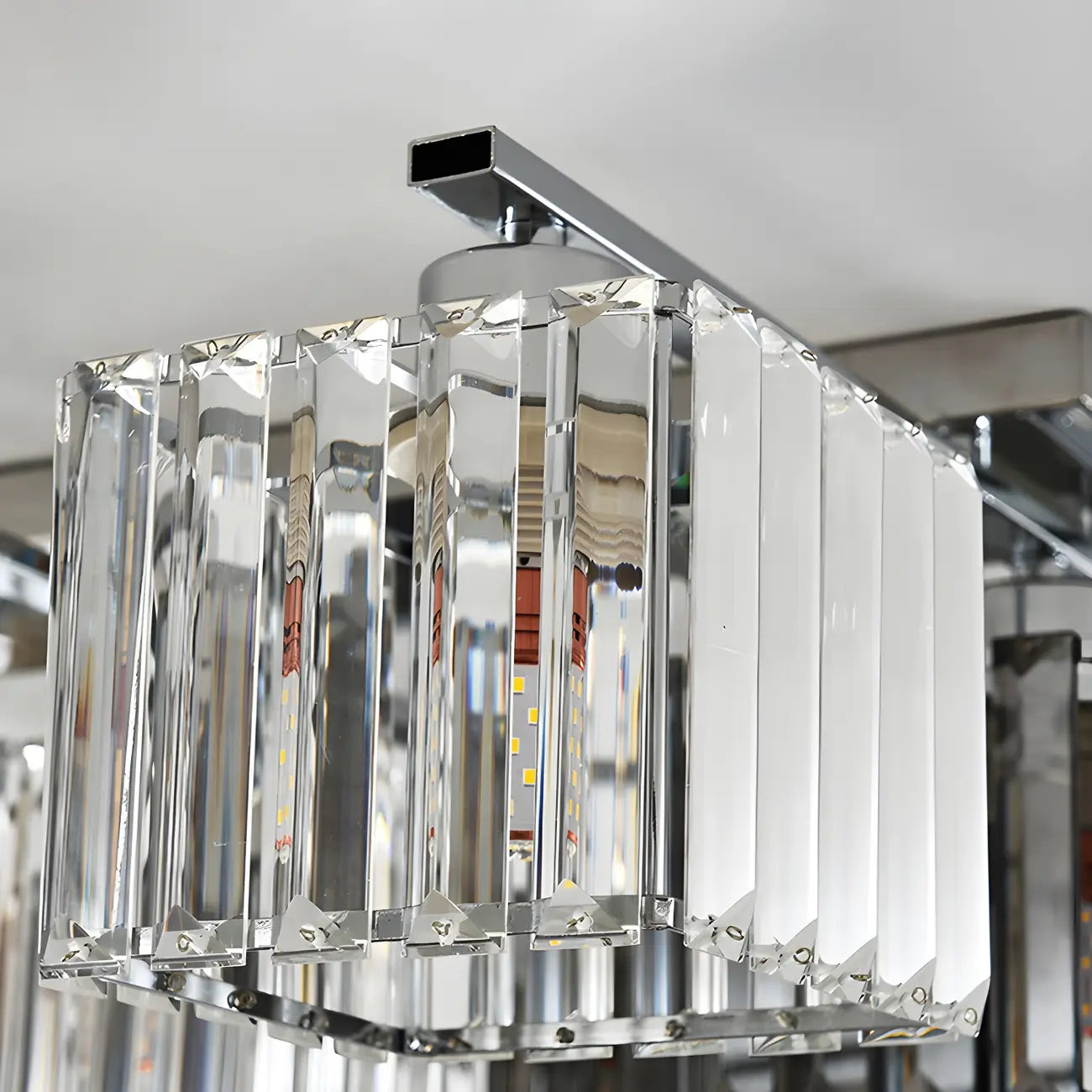 Suspension moderne en verre avec structure métallique pour îlot de cuisine