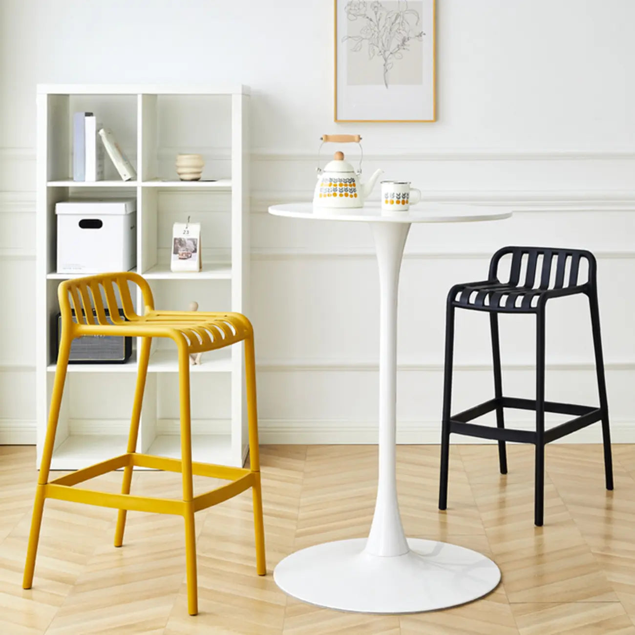 Tabouret de bar minimaliste en plastique pour intérieur et extérieur