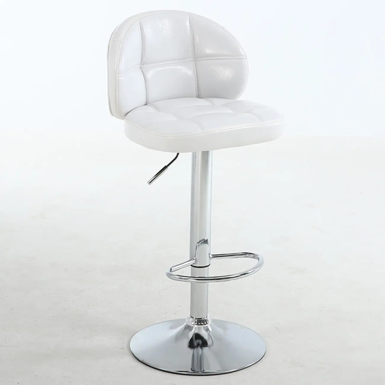 Tabouret de bar pivotant et réglable en cuir contemporain