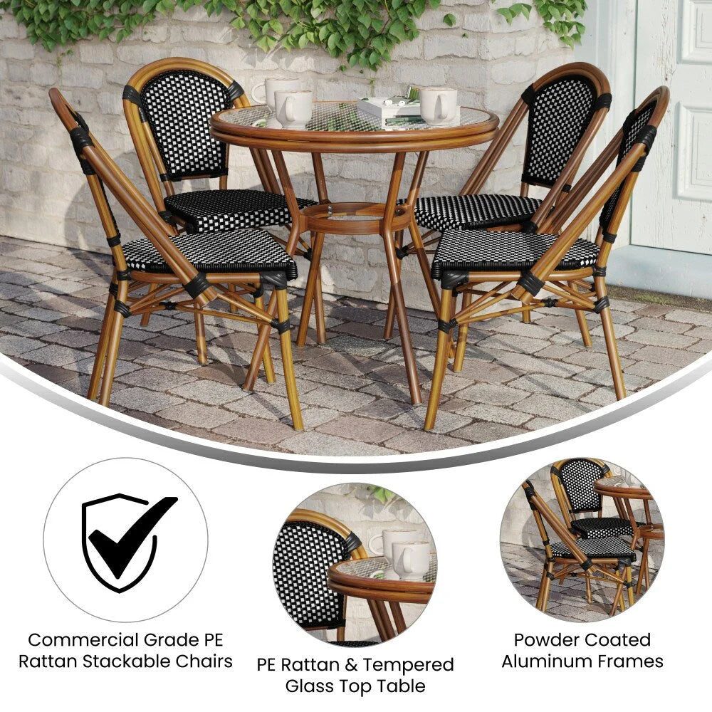 Ensemble bistrot commercial intérieur/extérieur avec table et quatre chaises