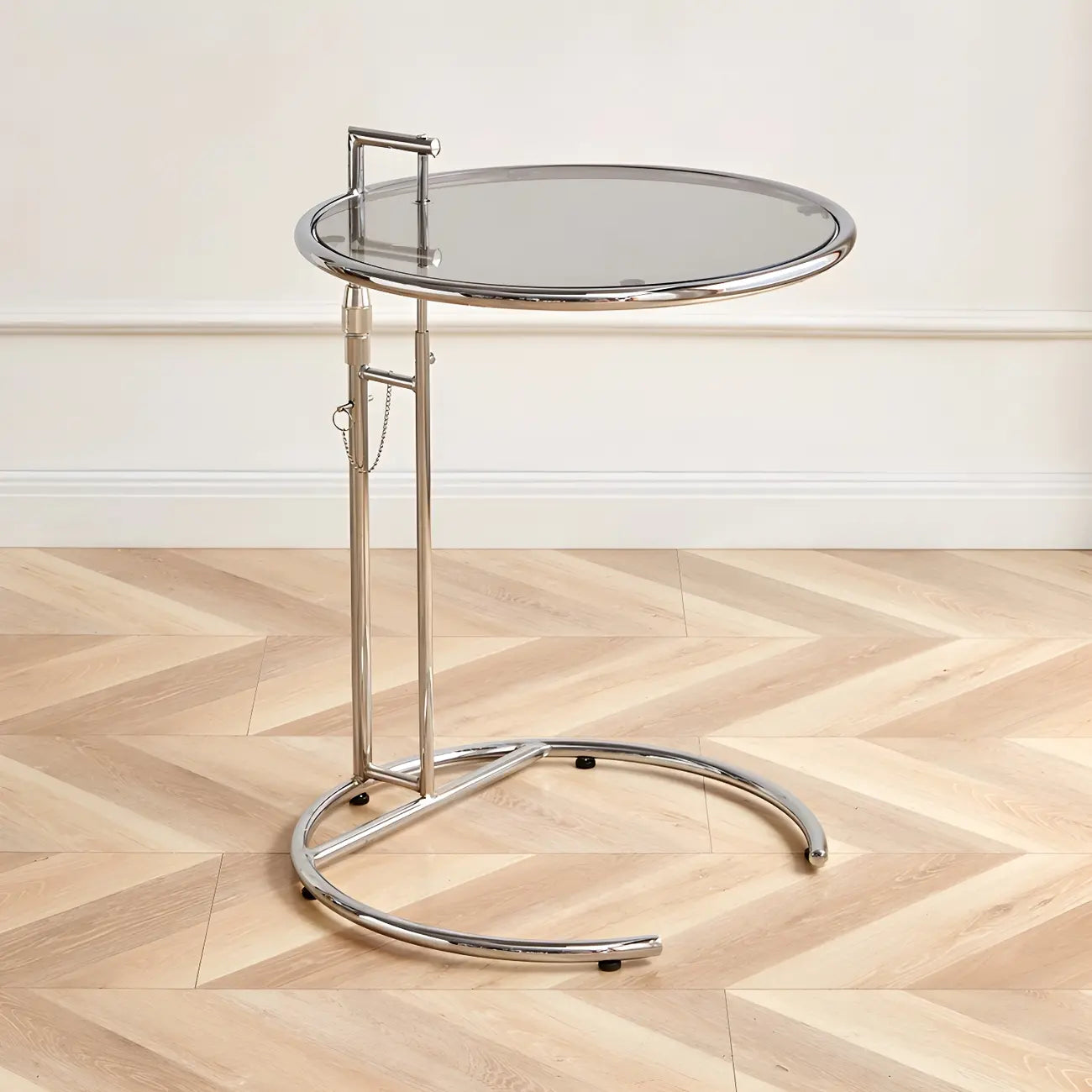 Table d'appoint ronde argentée en forme de C à hauteur réglable