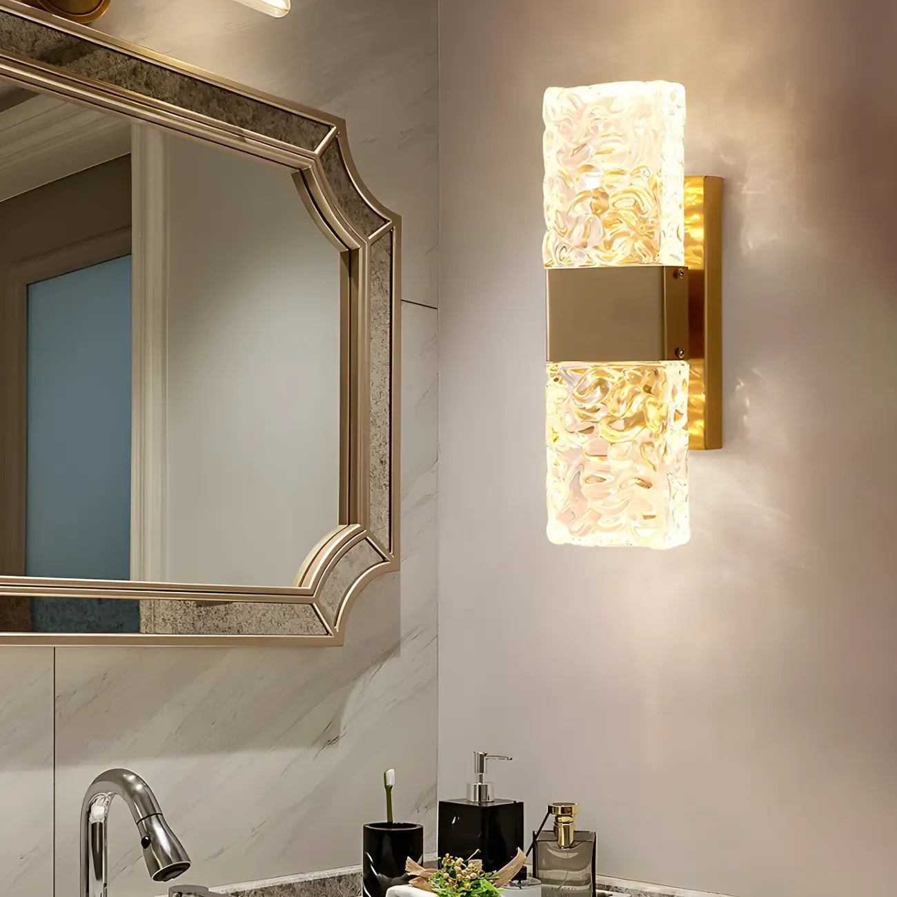 Applique murale glamour avec abat-jour en cristal pour salle de bain