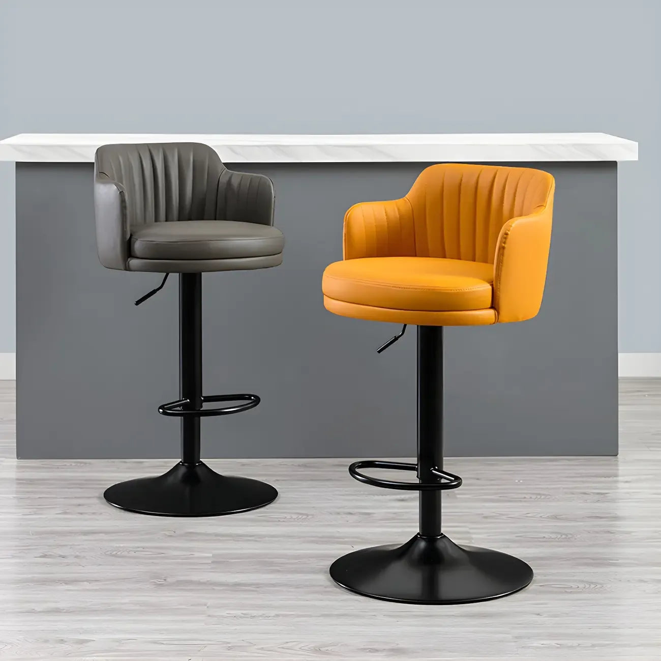 Tabouret de bar pivotant et réglable avec accoudoirs en cuir moderne
