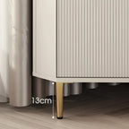 Meuble d'angle de rangement moderne en bois blanc crème et accents dorés