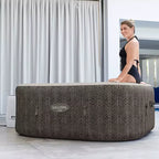 Bestway SaluSpa AirJet Spa Gonflable Carré avec 4 Sièges Antidérapants pour Piscine et Spa