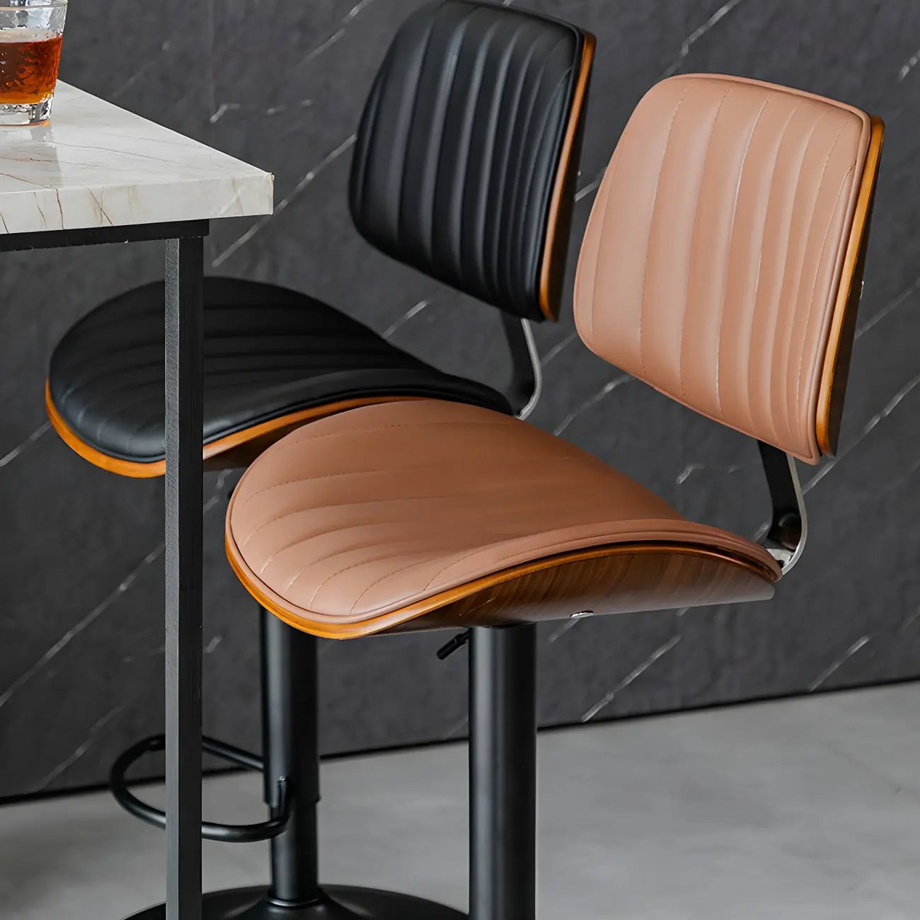 Tabourets de bar pivotants réglables modernes en similicuir