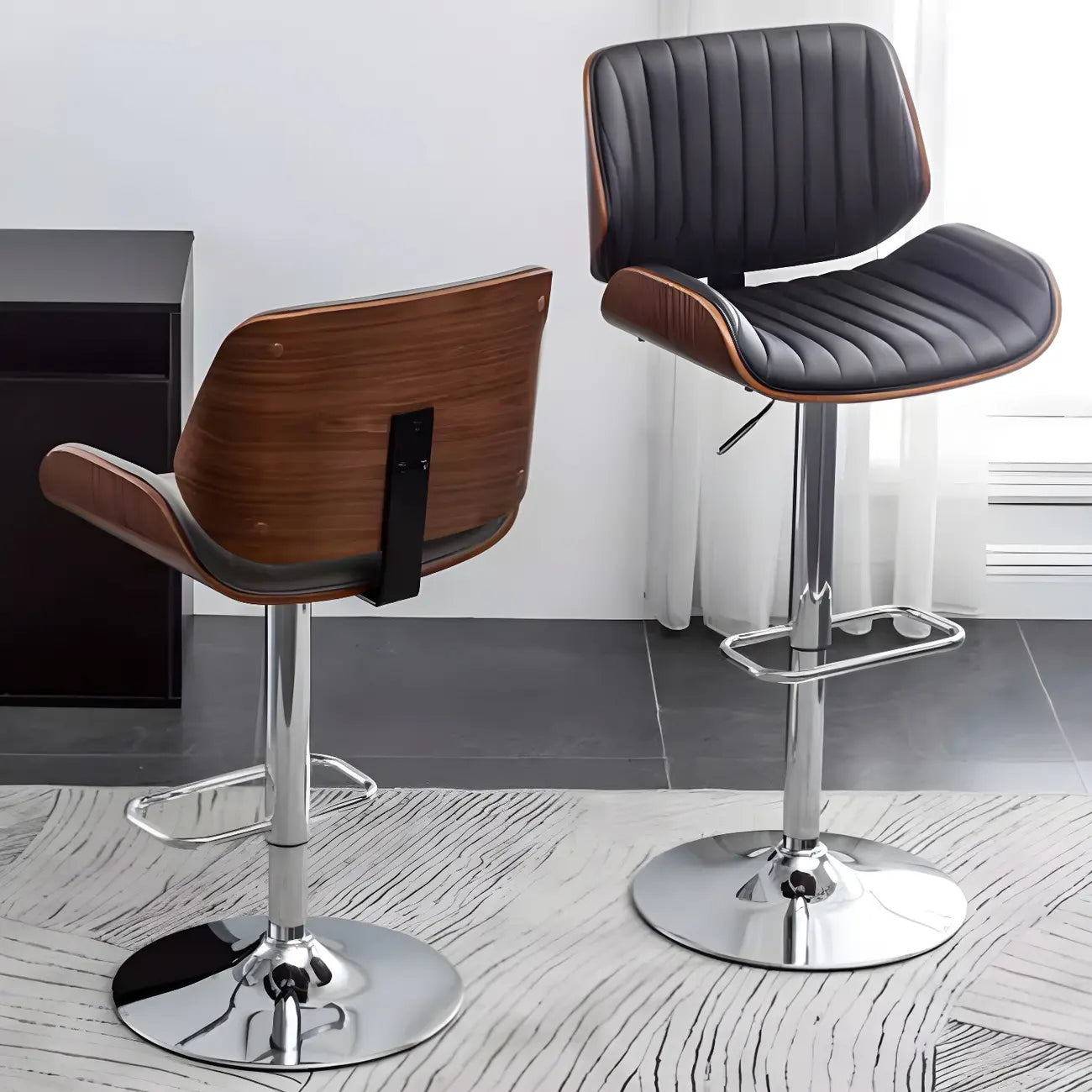 Tabouret de bar pivotant et réglable en bois et cuir rouge élégant