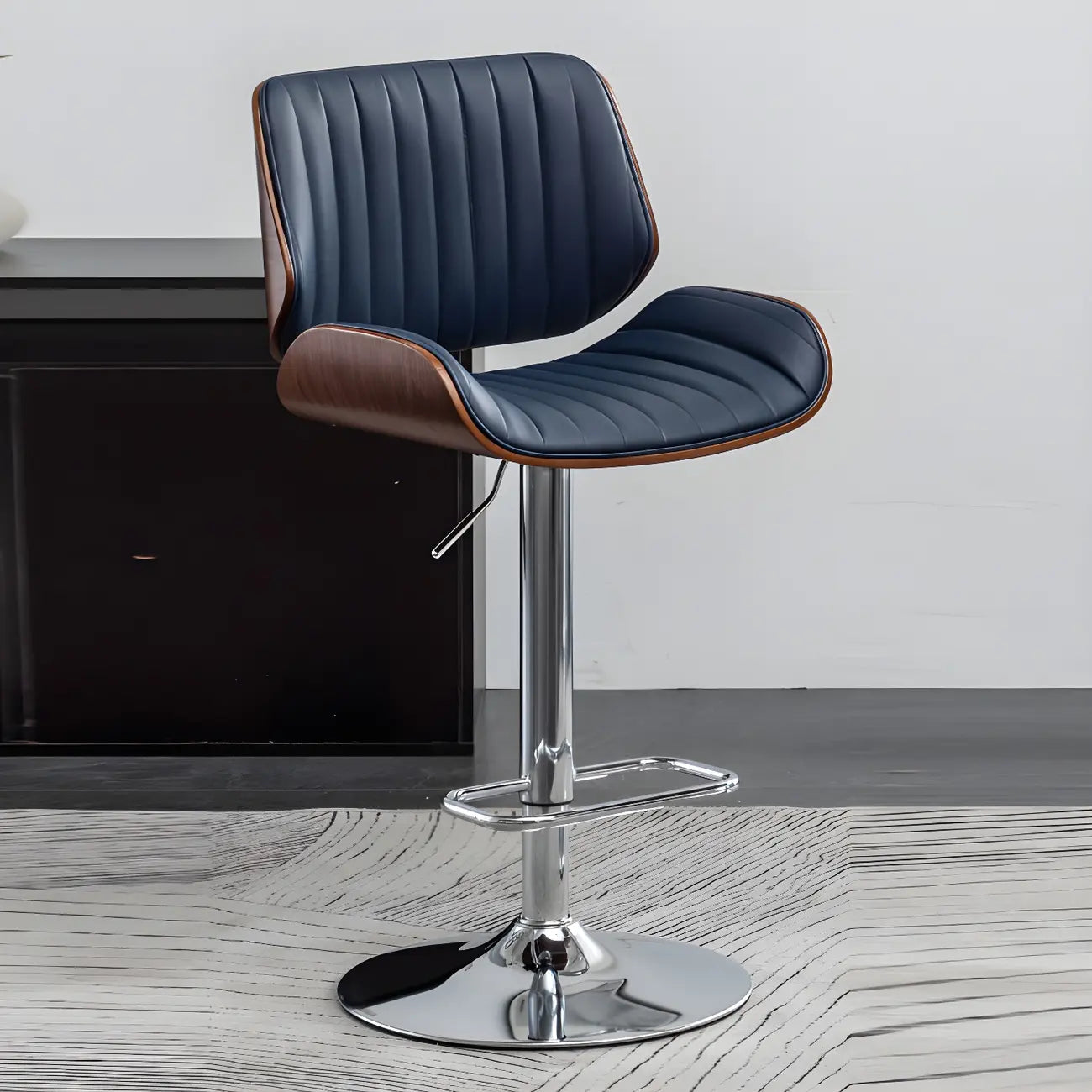 Tabouret de bar pivotant et réglable en bois et cuir rouge élégant