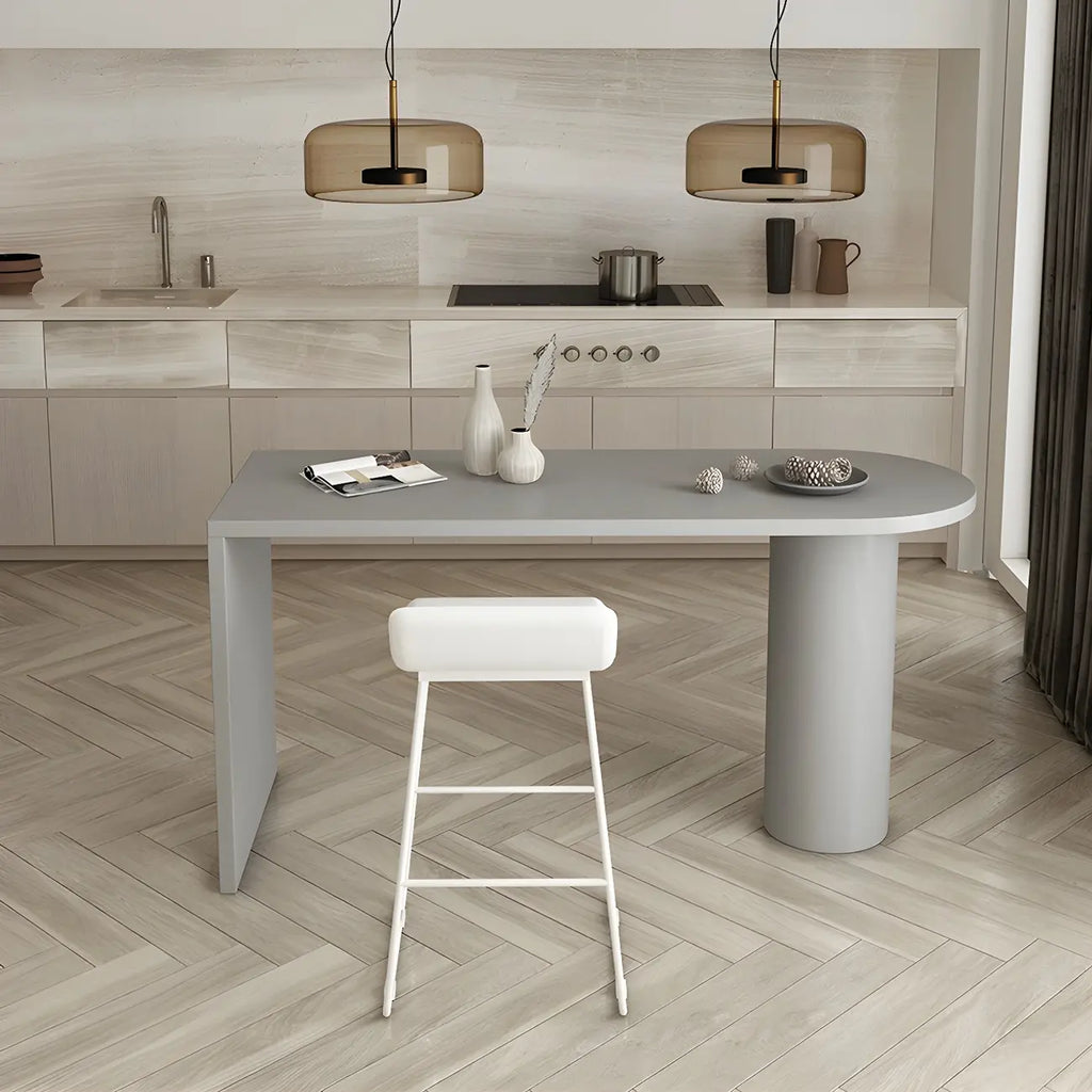 Table de bar moderne grise aux formes libres avec plateau en bois