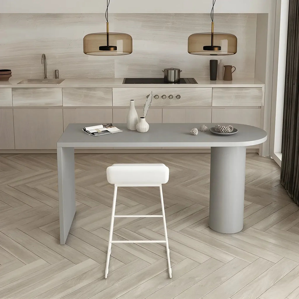 Table de bar moderne grise aux formes libres avec plateau en bois