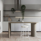 Table de bar moderne grise aux formes libres avec plateau en bois