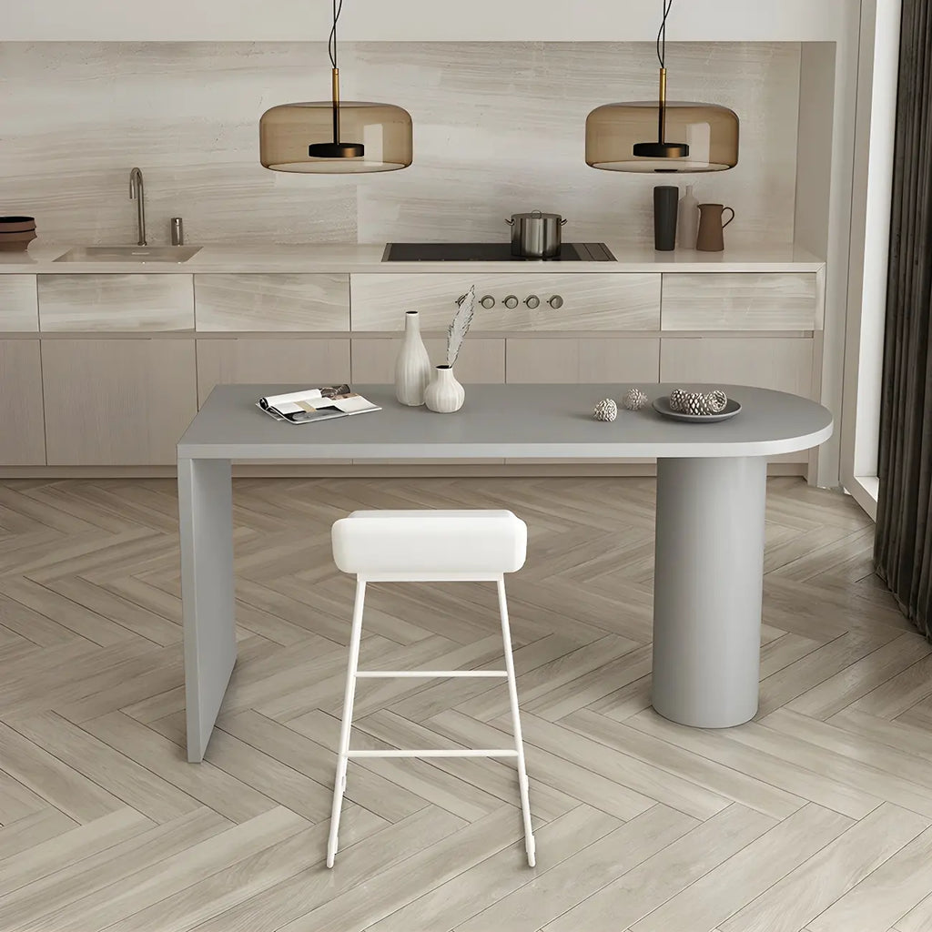 Table de bar moderne grise aux formes libres avec plateau en bois
