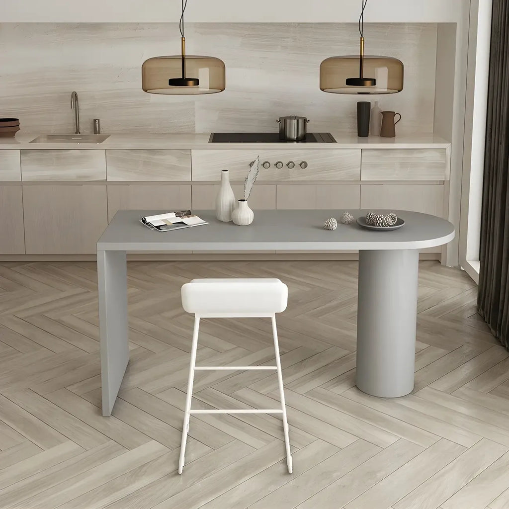 Table de bar moderne grise aux formes libres avec plateau en bois