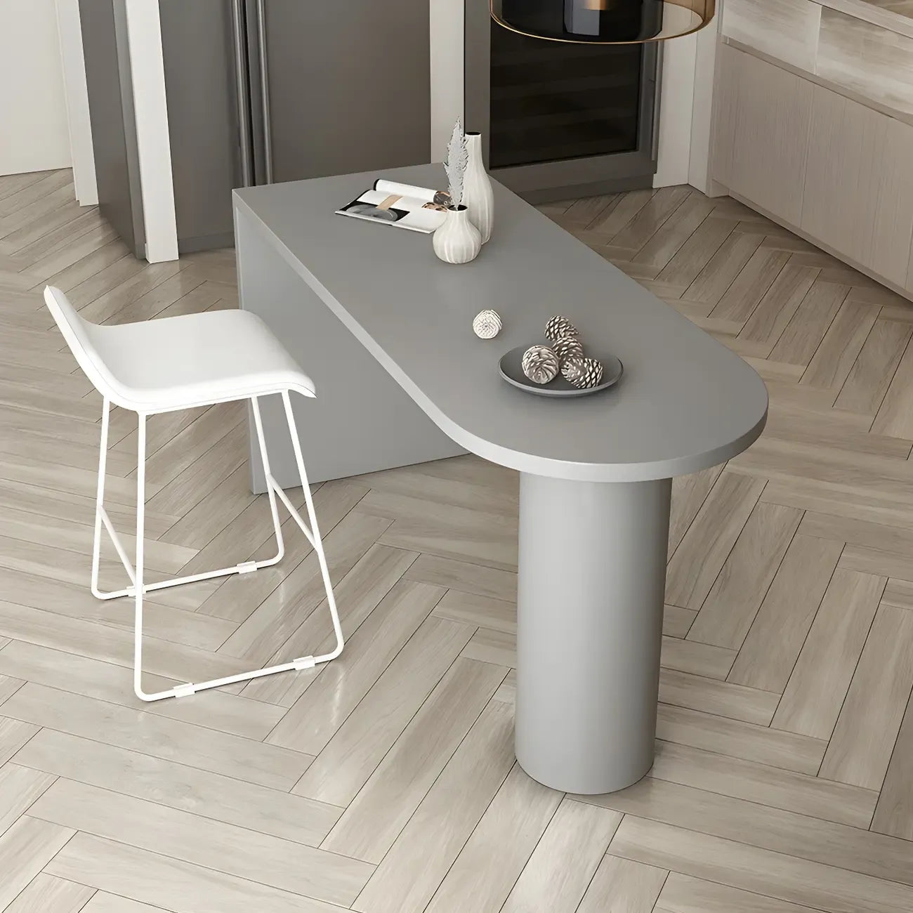 Table de bar moderne grise aux formes libres avec plateau en bois