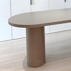 Table de bar moderne grise aux formes libres avec plateau en bois