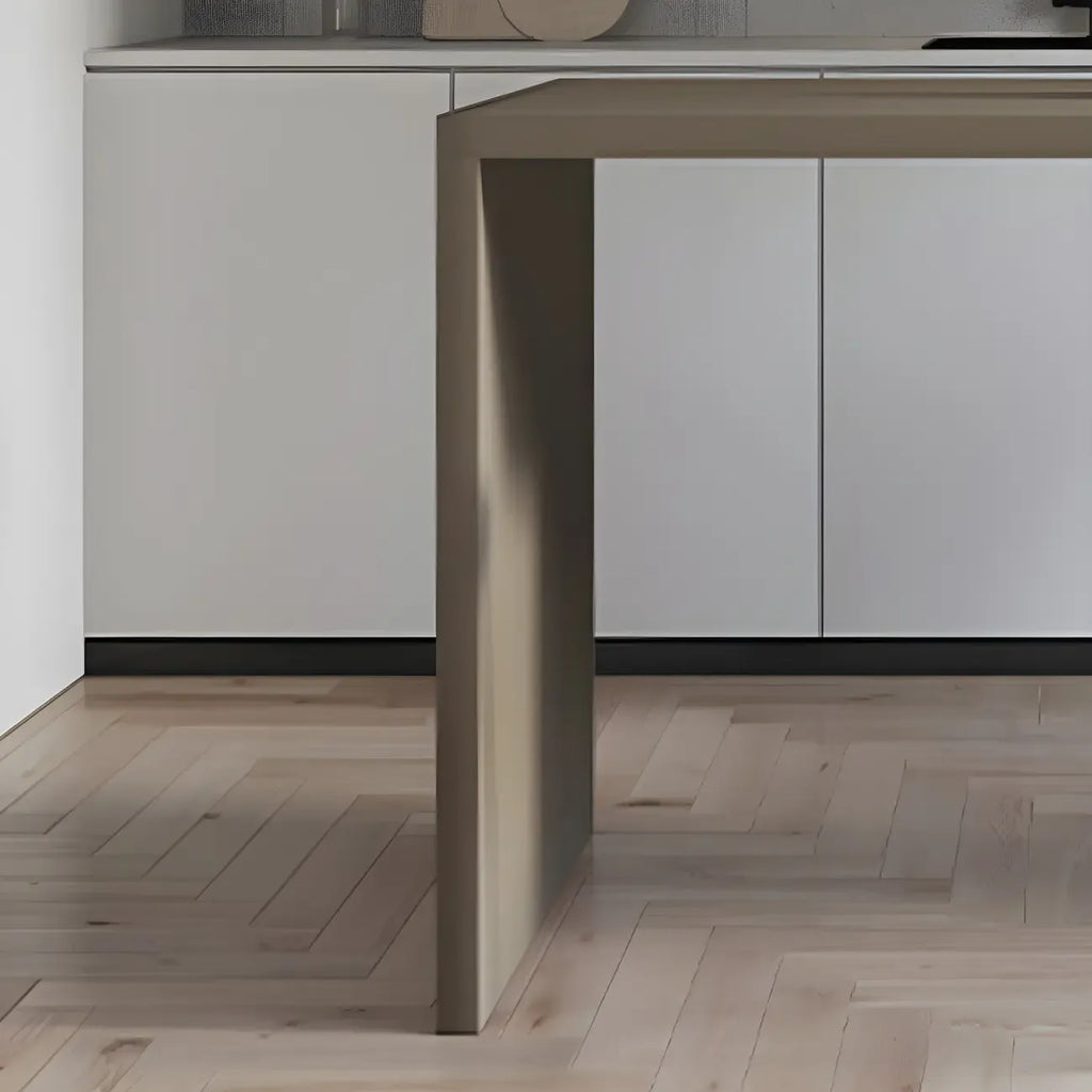 Table de bar moderne grise aux formes libres avec plateau en bois