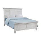 Ensemble de chambre à coucher Capistrano blanc antique 4 pièces avec 2 tables de chevet et une commode