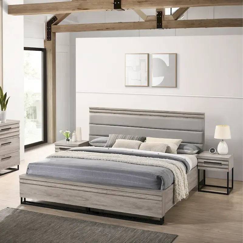 Ensemble de chambre à coucher 3 pièces Roundhill Furniture Alvear en bois rembourré, comprenant un lit à panneaux et deux tables de chevet, gris vieilli