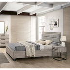 Ensemble de chambre à coucher 3 pièces Roundhill Furniture Alvear en bois rembourré, comprenant un lit à panneaux et deux tables de chevet, gris vieilli