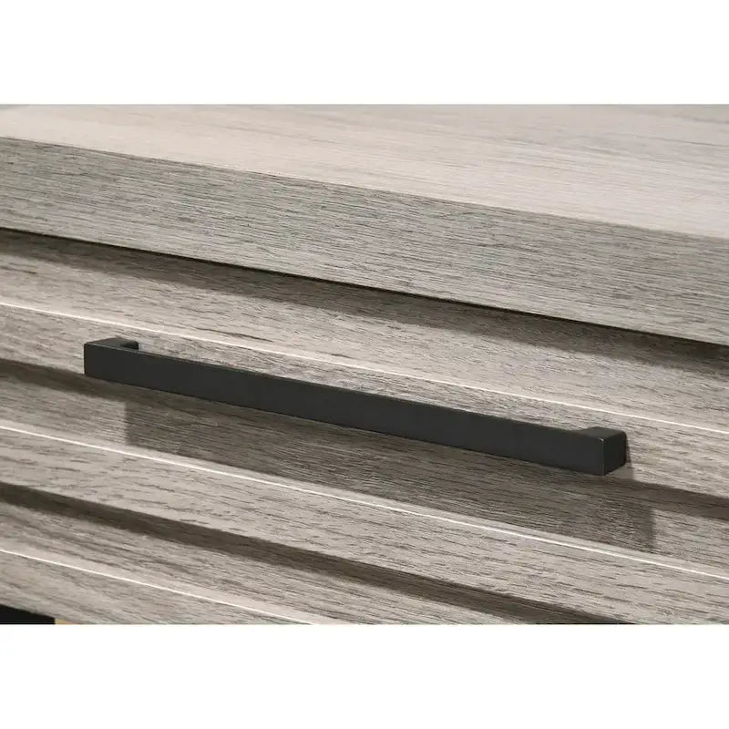 Ensemble de chambre à coucher 3 pièces Roundhill Furniture Alvear en bois rembourré, comprenant un lit à panneaux et deux tables de chevet, gris vieilli