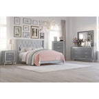 Ensemble de chambre à coucher 4 pièces Willits de New Classic Furniture avec table de chevet