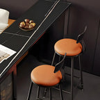 Tables de bar modernes en acier et pierre noire avec piédestal de rangement