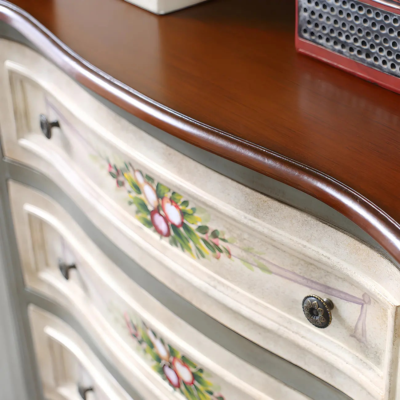 Commode vintage en bois gris à motif floral et 6 tiroirs pour la maison