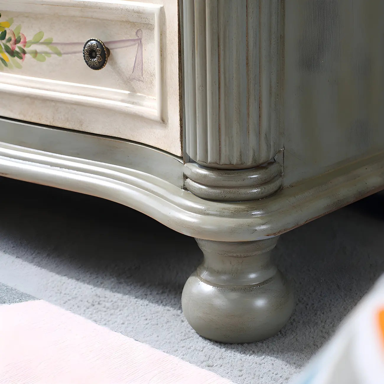 Commode vintage en bois gris à motif floral et 6 tiroirs pour la maison