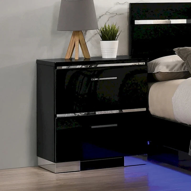 Ensemble lit 3 pièces Benvolio en bois noir contemporain avec éclairage LED et 2 tables de chevet dotées d'un port USB, par Furniture of America