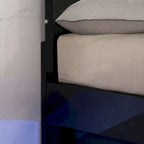Ensemble lit 3 pièces Benvolio en bois noir contemporain avec éclairage LED et 2 tables de chevet dotées d'un port USB, par Furniture of America