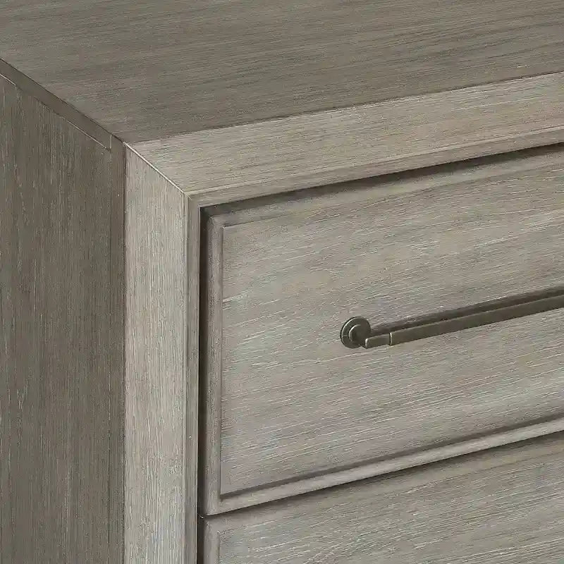 Ensemble de chambre à coucher Roundhill Furniture Ennesley en bois gris avec lit à panneaux rembourrés, commode, miroir, 2 tables de chevet et commode haute.