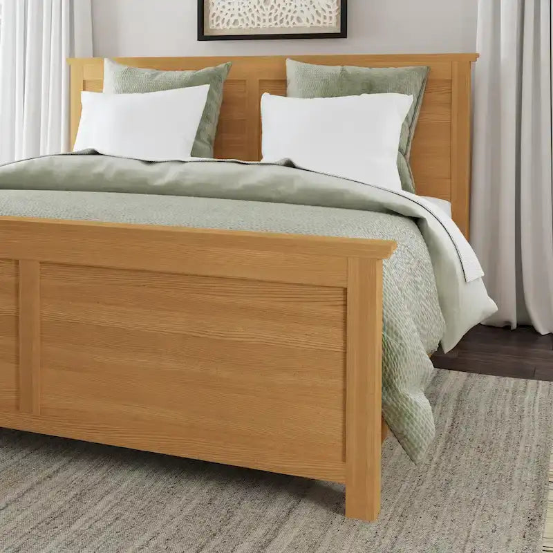 Lit King en bois brun Oak Park, deux tables de chevet et commode