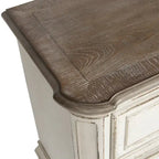 Ensemble lit à panneaux, commode, miroir et table de chevet Magnolia Manor