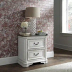 Ensemble lit à panneaux, commode, miroir et table de chevet Magnolia Manor