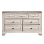 Ensemble de chambre à coucher Roundhill Furniture Renova en bois parchemin vieilli, comprenant un lit à panneaux, une commode, un miroir et une table de chevet.