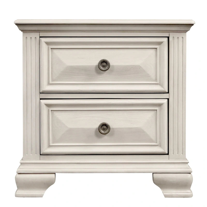 Ensemble de chambre à coucher Roundhill Furniture Renova en bois parchemin vieilli, comprenant un lit à panneaux, une commode, un miroir et une table de chevet.