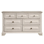 Ensemble de chambre à coucher Roundhill Furniture Renova en bois parchemin vieilli, comprenant un lit à panneaux, une commode, un miroir et une table de chevet.
