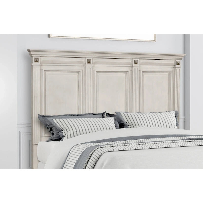 Ensemble de chambre à coucher Roundhill Furniture Renova en bois parchemin vieilli avec lit à panneaux, commode, miroir, table de chevet et commode haute.