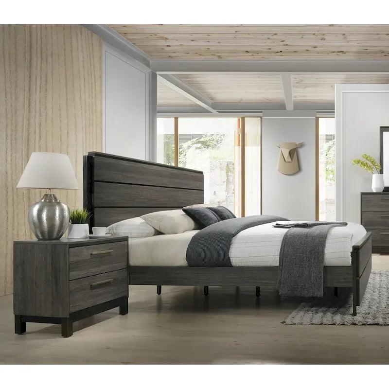 Ensemble de chambre à coucher 3 pièces en bois Roundhill Furniture Ioana, finition gris antique, comprenant un lit à panneaux et deux tables de chevet.
