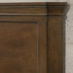 Lit traditionnel à panneaux de bois Maderne de Roundhill Furniture avec commode, miroir, table de chevet et coffre, finition noyer antique