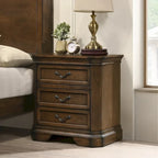 Lit traditionnel à panneaux de bois Maderne de Roundhill Furniture avec commode, miroir, table de chevet et coffre, finition noyer antique