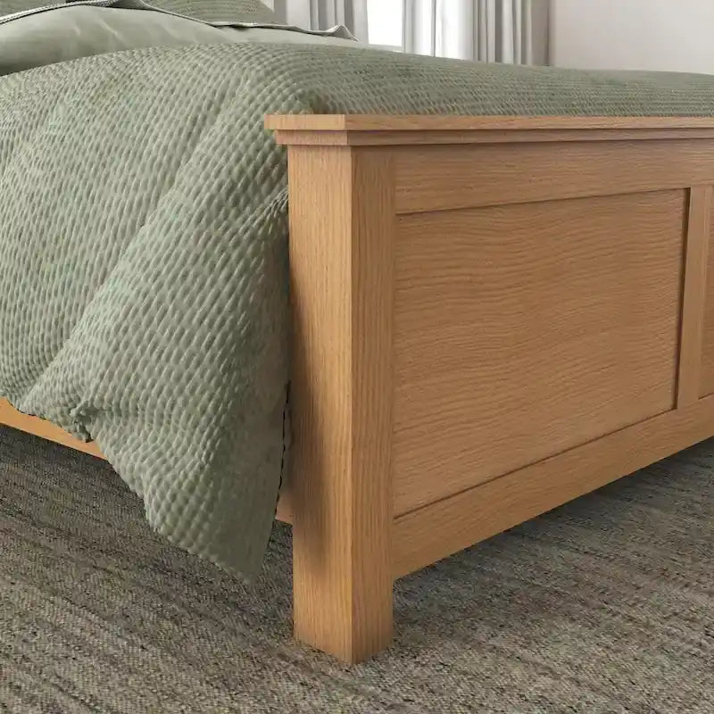 Lit Queen en bois brun Oak Park, table de chevet et commode