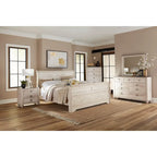 Ensemble de chambre à coucher contemporain Roundhill Furniture Imerland, finition blanchie, comprenant un lit traîneau, une commode, un miroir, deux tables de chevet et une commode haute.