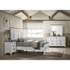 Ensemble de chambre à coucher en bois Clelane de Roundhill Furniture comprenant un lit, une commode, un miroir et une table de chevet