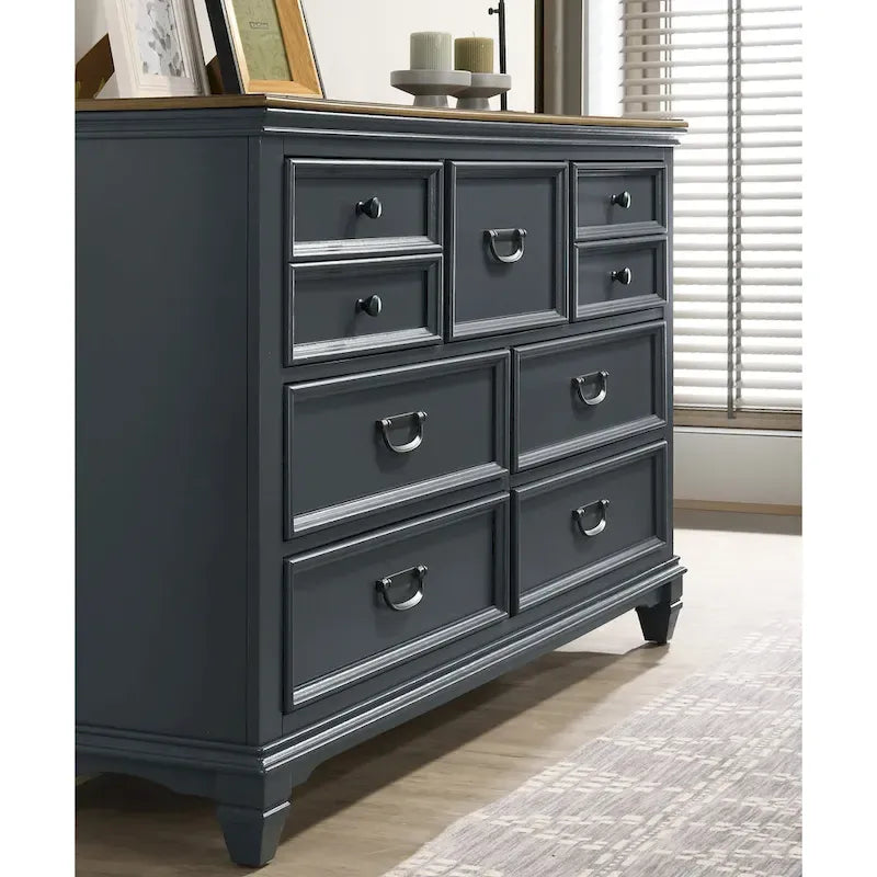 Ensemble de chambre à coucher en bois Clelane de Roundhill Furniture comprenant un lit, une commode, un miroir et une table de chevet